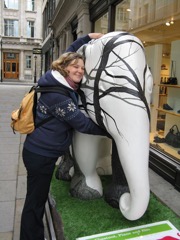 Elephant à Londres - Câlin de Nat ;) Elephant à Londres - Câlin de Nat ;)